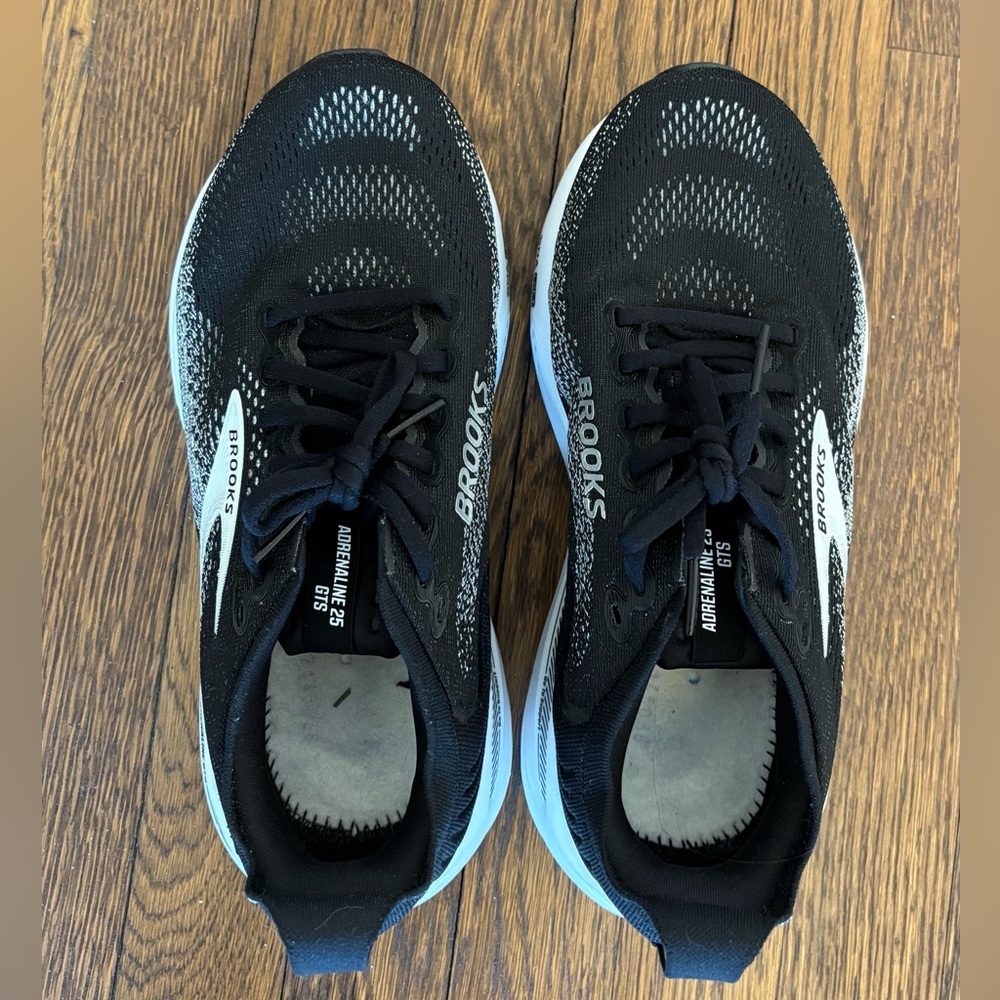 Brooks Black and White Adrenaline GTS Women's Running Shoes - 8 EXTRA WIDE